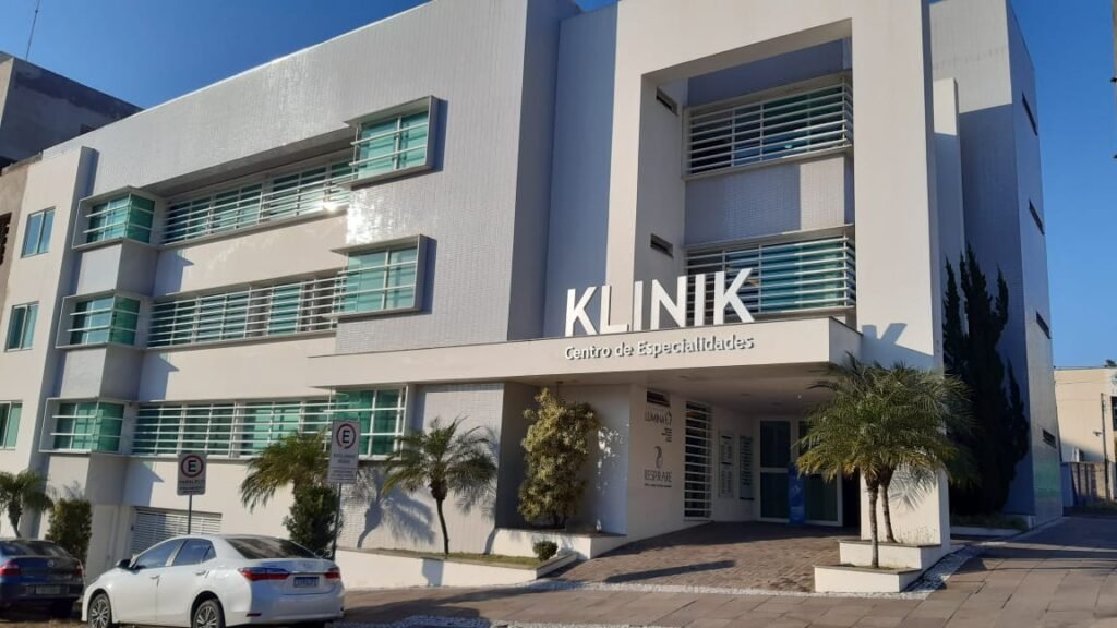 Fachada do edifício KLINIK, onde fica a Clínica Médica Respirare